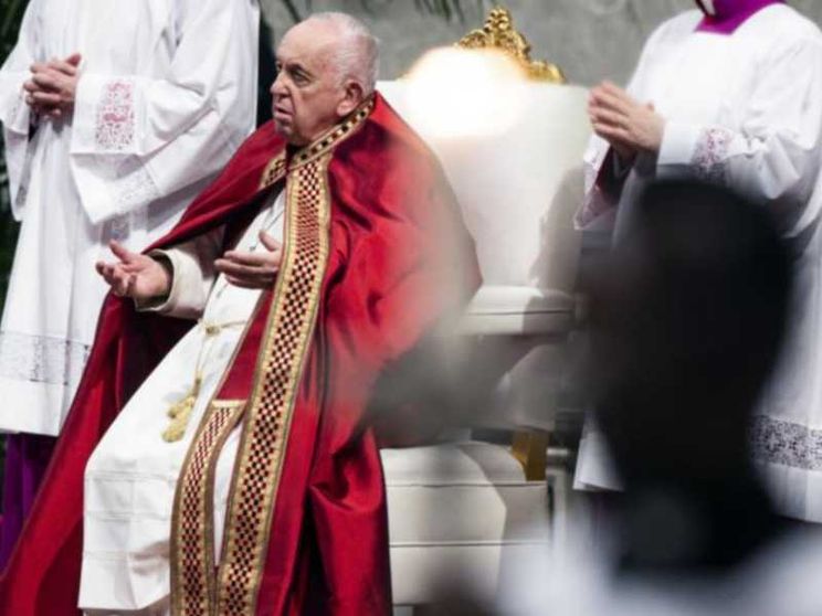 Il Papa: Maria protegga il Cammino sinodale