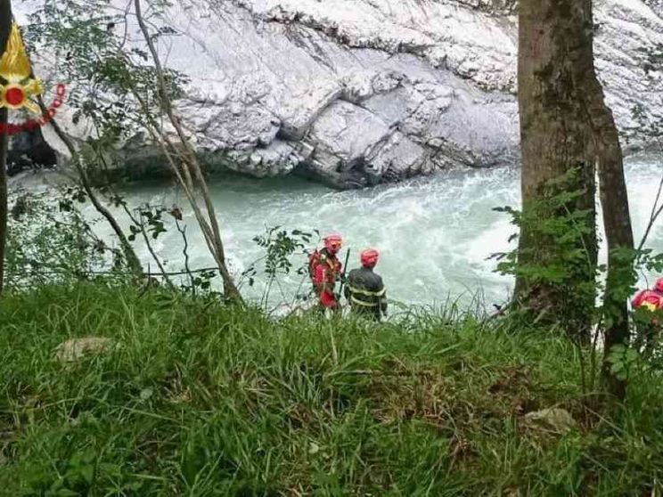 Ritrovato il corpo di Denise, la studentessa caduta in acqua nel fiume Lao