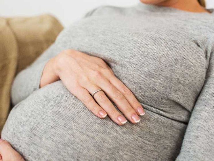 Utero in affitto come «reato universale», primo sì in Commissione