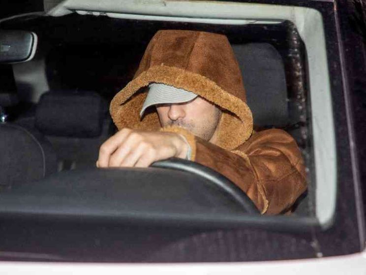 Due donne e lo specchio di Narciso