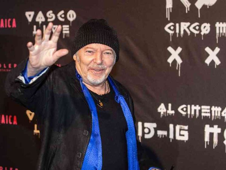 Vasco Rossi risponde al vescovo di Rimini: «Ci rialzeremo»