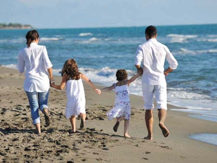 Vacanze proibitive per le famiglie: ecco quanto costano le ferie estive