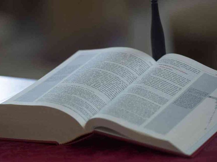 «Volgare e violenta»: lo Utah vieta la Bibbia a scuola