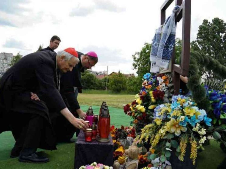 Il cardinale Zuppi a Kiev inviato dal Papa: al lavoro su «percorsi di pace»