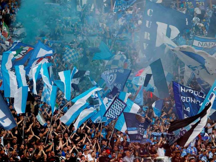 Napoli la festa (scudetto) infinita e in salsa trash