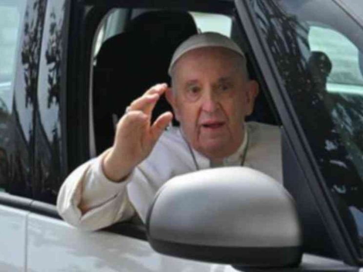 Papa Francesco al Gemelli per un controllo. Già tornato in Vaticano