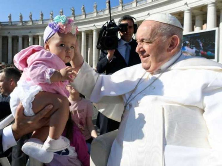La grande preghiera per la guarigione di papa Francesco