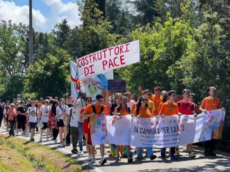 L'Onu sostiene la missione di Zuppi. A Rondine sfila il popolo della pace