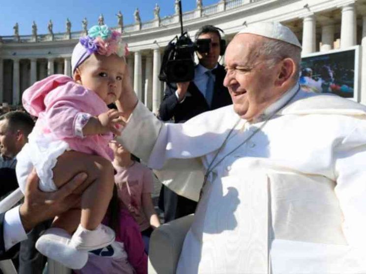 La grande preghiera per la guarigione di papa Francesco