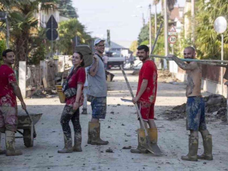 Meno giovani fanno volontariato. Ecco quali risposte si possono dare