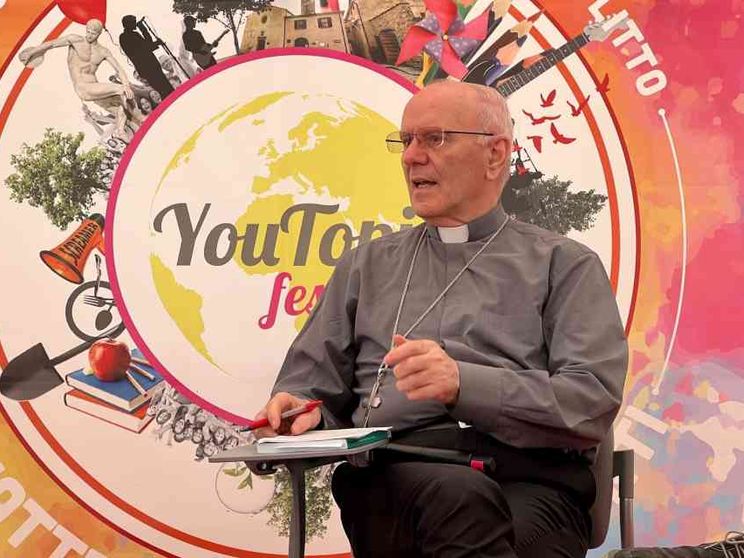 Il vescovo Galantino: ormai l’Occidente pensa soltanto in termini di guerra