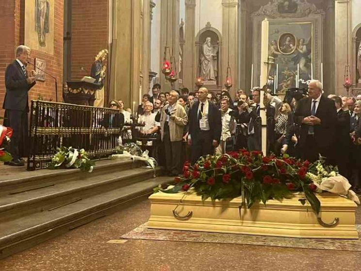 "Abbiamo condiviso tutto". Il saluto commosso di Romano Prodi alla moglie