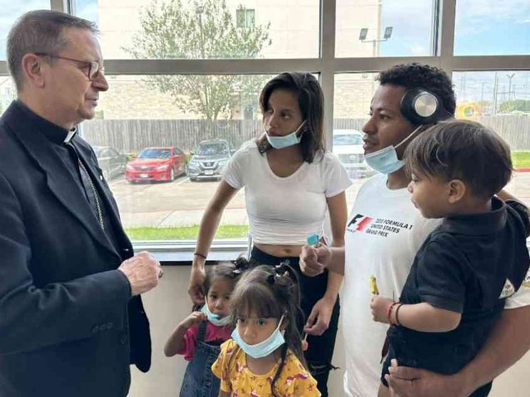 I migranti che arrivano in Texas vedono Dio nel riparo della Caritas