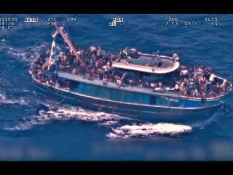 Il video di Frontex e quel barcone stracarico in balia del mare