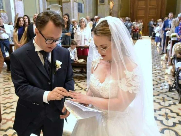 Il sì all’altare di due ragazzi Down