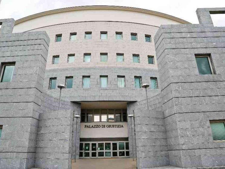 La procura di Padova fissa un paletto: «Non si può essere figli di due donne»