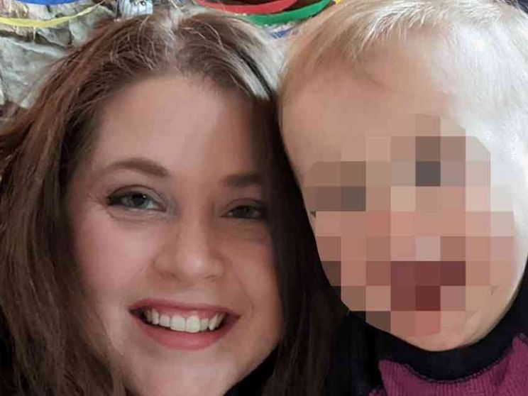 Bambini e armi, a 2 anni spara e uccide la madre incinta