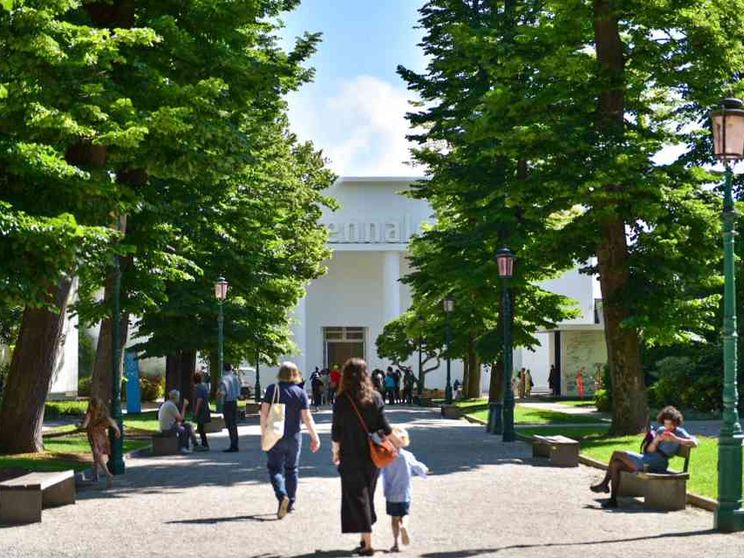 La Biennale arte del 2024 sarà dedicata a chi è “straniero”