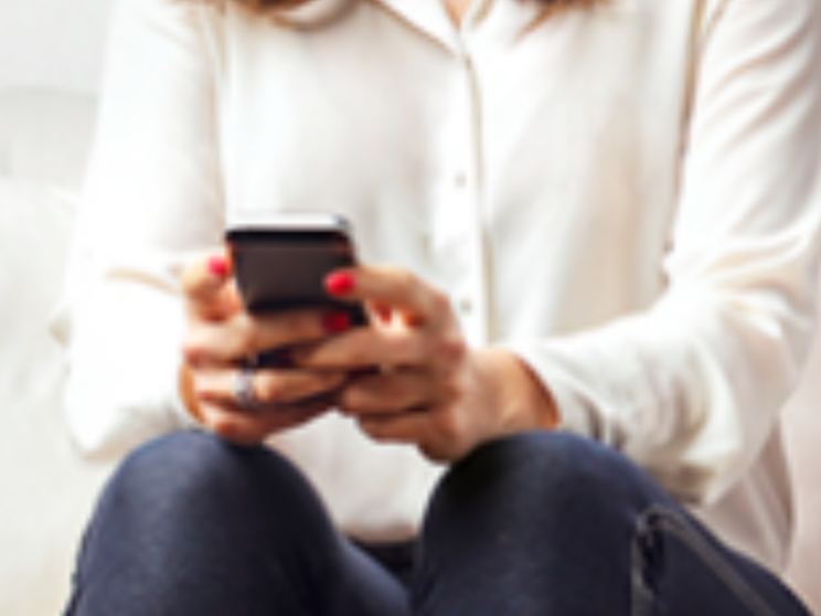 Social a scuola, troppo per tutti. Vero. Dagli adulti l'esempio