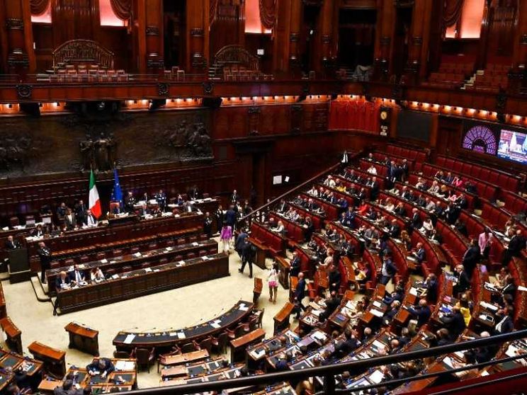 Maternità surrogata "reato universale", il 4 luglio la Camera vota la legge