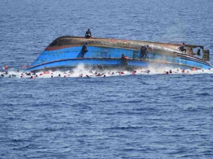 Nel giorno della strage di Cutro un altro naufragio fantasma: decine di morti