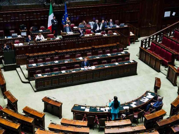 Mes, stop di massimo 4 mesi: vince la linea morbida di Fitto e Giorgetti