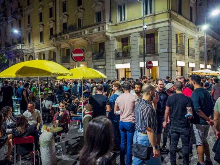 Movida selvaggia, arriva la stretta su locali e dehors