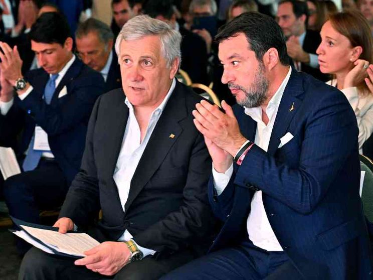 Salvini flirta con Le Pen, Tajani lo gela