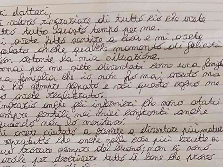 "Cari dottori, grazie": lettera di un 13enne senza famiglia accolto in corsia