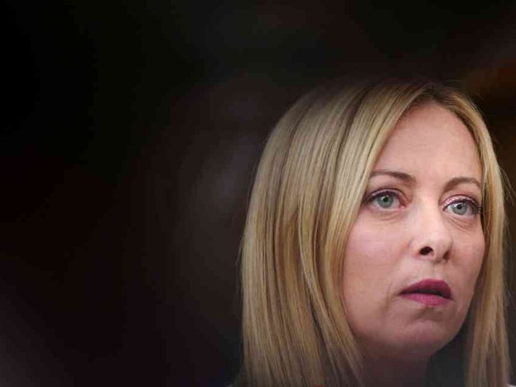 Le grandi manovre di Meloni per sedersi al tavolo di chi decide