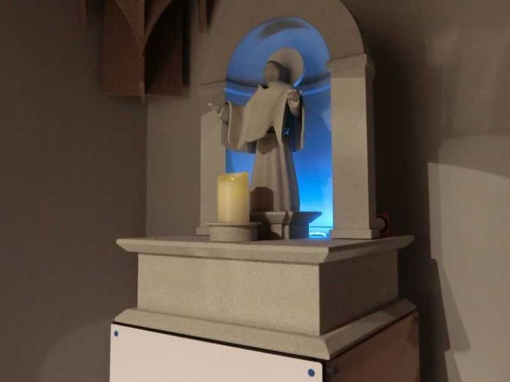 SanTo, il robot che aiuta a pregare