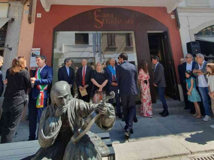 Riapre Casa Stradivari: qui torna ad abitare l'arte della liuteria