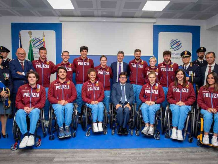 Gli atleti paralimpici entrano in Polizia