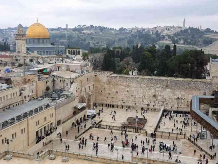 Israele, sputi contro preti e suore. Il presidente Herzog: vergogna