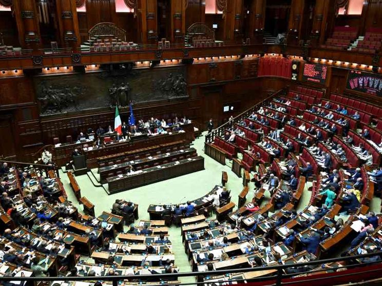 Più soldi (1.200 euro) ai capigruppo E i 5 stelle votano con il centrodestra