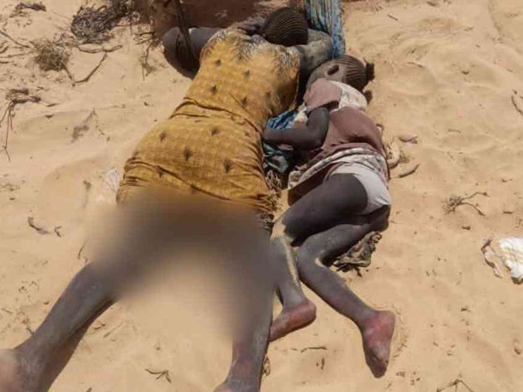 Foto-choc, mamma e figlia morte nel deserto