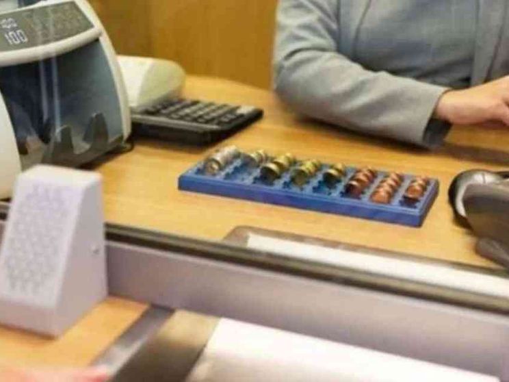 Sempre meno gli sportelli bancari: 3.200 Comuni ne sono privi