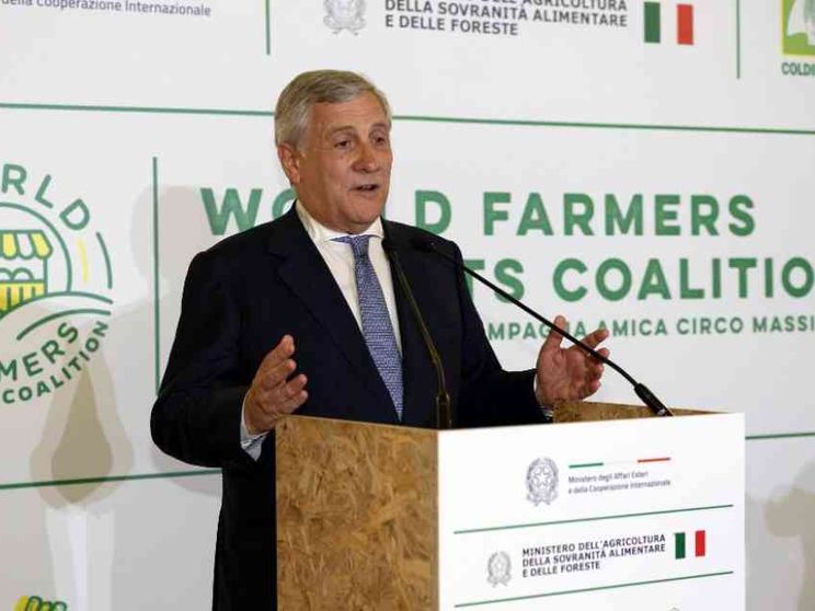 Tajani: «Migranti, Italia non più sola. Azioni securitarie non basteranno»