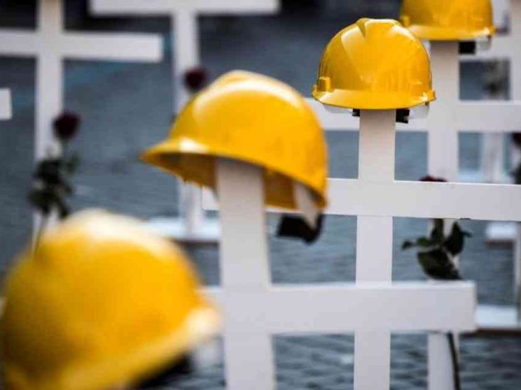 Morti sul lavoro in calo, forse nel 2023 saranno meno di mille. Ma sempre troppi