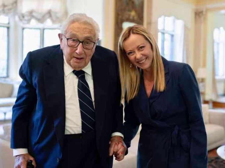 Diritti e Cina, i "consigli" di Biden a Meloni. La gag: fai venire qui tua figlia