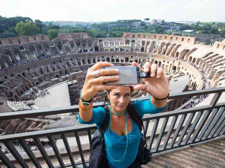 L'acrobata Remi Lucidi cade dal grattacielo; la folle moda dei selfie estremi
