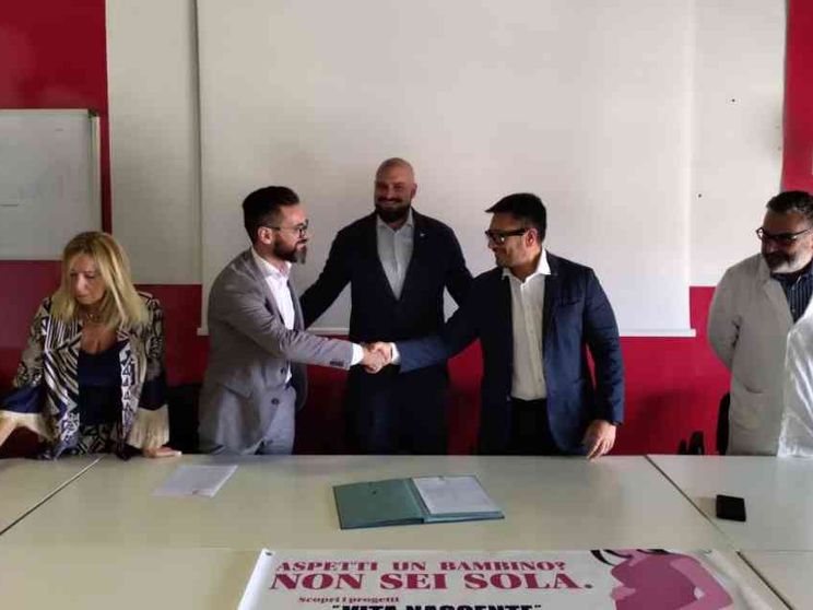 Aborto, tutti contro la “stanza dell'ascolto” per le donne. Ma perché?