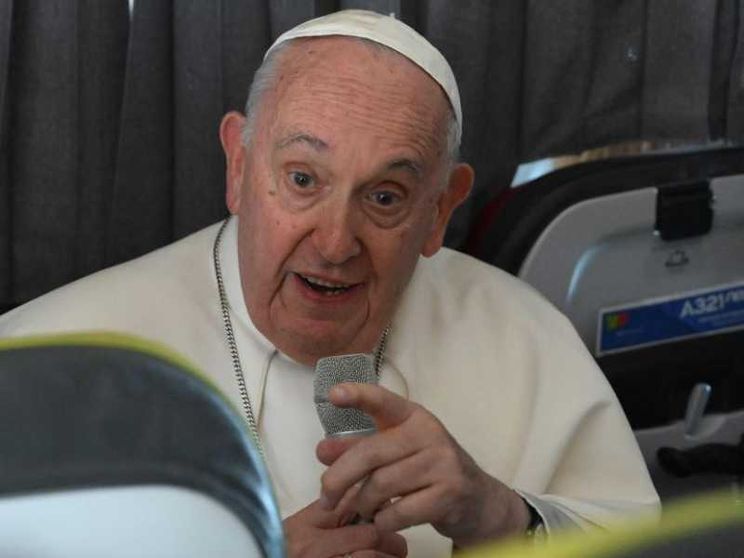 Il Papa: abusi sui minori sono «una peste». E il Nord Africa è un cimitero