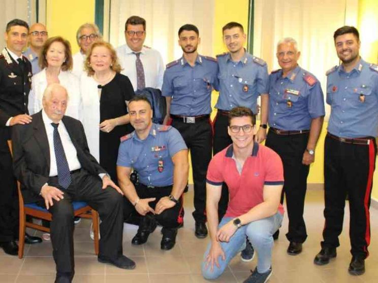 Brigadiere festeggia il 102esimo compleanno nella caserma dei carabinieri