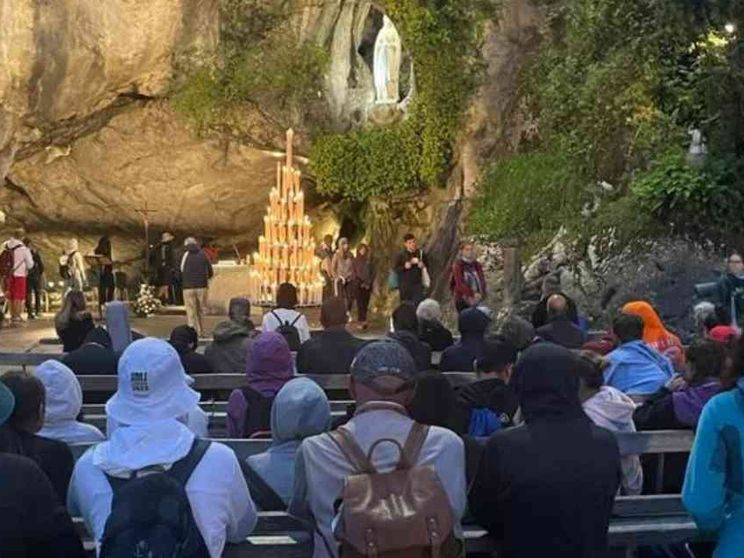 I giovani a Lourdes per affidare a Maria il loro futuro
