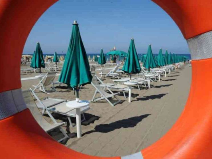 C’era una volta l'estate al mare: oggi costi alti e meno famiglie in spiaggia