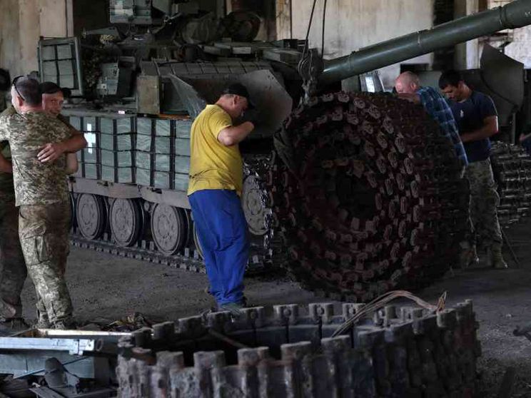 Finanza etica sotto pressione: «Dovete investire sulle armi»