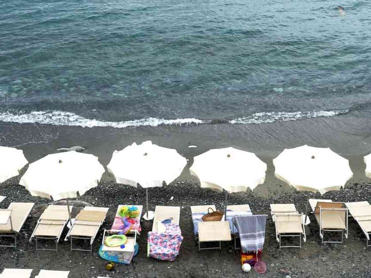 Ferragosto senza il tutto esaurito: gli italiani restano a casa per i rincari