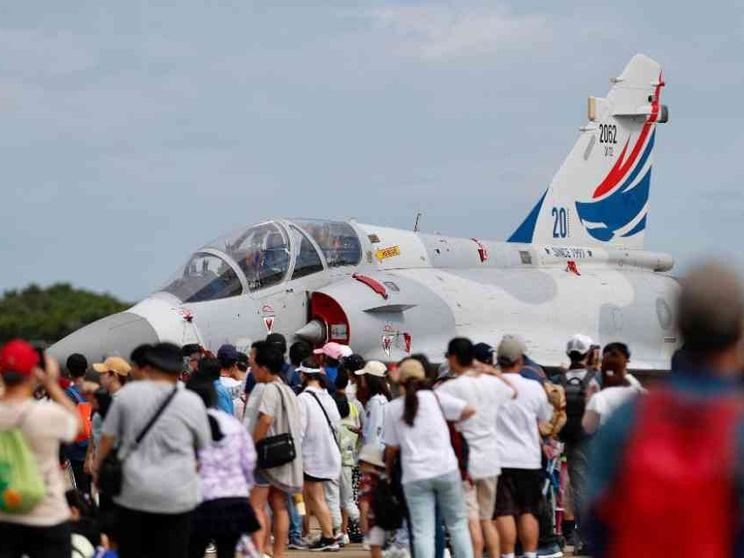Jet francesi in arrivo in Ucraina, parte la corsa per gli affari del futuro