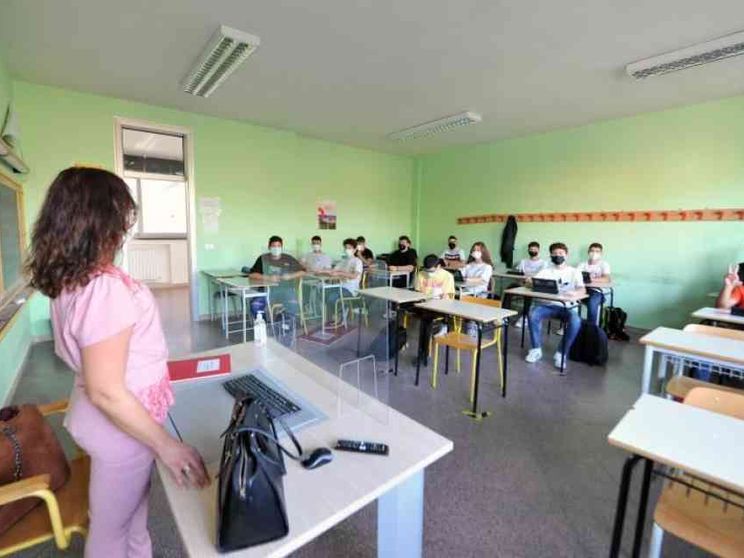 Ritorno a scuola con 200mila supplenti. E arriva il tutor